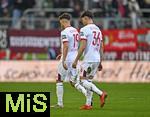 15.02.2026, Fussball 1. Bundesliga 2025/2026, 22.Spieltag, FC Augsburg - 1.FC Heidenheim, in der WWK-Arena Augsburg. v.l. Robin Fellhauer (Augsburg) und Mert K�m�r (FC Augsburg) lassen die K�pfe h�ngen
 

