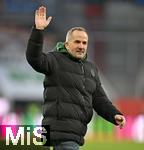 15.02.2026, Fussball 1. Bundesliga 2025/2026, 22.Spieltag, FC Augsburg - 1.FC Heidenheim, in der WWK-Arena Augsburg. Trainer Manuel Baum (FC Augsburg) bedankt sich bei den Fans
 

