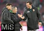 15.02.2026, Fussball 1. Bundesliga 2025/2026, 22.Spieltag, FC Augsburg - 1.FC Heidenheim, in der WWK-Arena Augsburg. Michael Gregoritsch (Augsburg) und Trainer Manuel Baum (FC Augsburg) shakehands
 

