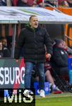 15.02.2026, Fussball 1. Bundesliga 2025/2026, 22.Spieltag, FC Augsburg - 1.FC Heidenheim, in der WWK-Arena Augsburg. Trainer Manuel Baum (FC Augsburg) in Rage 