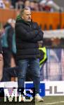 15.02.2026, Fussball 1. Bundesliga 2025/2026, 22.Spieltag, FC Augsburg - 1.FC Heidenheim, in der WWK-Arena Augsburg. Trainer Manuel Baum (FC Augsburg) nachdenklich 