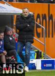 15.02.2026, Fussball 1. Bundesliga 2025/2026, 22.Spieltag, FC Augsburg - 1.FC Heidenheim, in der WWK-Arena Augsburg. Trainer Manuel Baum (FC Augsburg) nachdenklich 