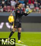 15.02.2026, Fussball 1. Bundesliga 2025/2026, 22.Spieltag, FC Augsburg - 1.FC Heidenheim, in der WWK-Arena Augsburg. Torwart Diant Ramaj (1.FC Heidenheim) 