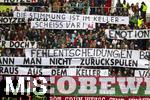 15.02.2026, Fussball 1. Bundesliga 2025/2026, 22.Spieltag, FC Augsburg - 1.FC Heidenheim, in der WWK-Arena Augsburg. Augsburger Fankurve mit großflächiger Protest-Aktion über die ganze Nordkurvegegen den VAR. Gegen den Videobeweis, VAR abschaffen, make Love not VAR, das VAR doch nix, Raus aus dem Keller, Varts zur Hölle, Scheiss VAR, die Stimmung ist im Keller, usw.