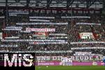 15.02.2026, Fussball 1. Bundesliga 2025/2026, 22.Spieltag, FC Augsburg - 1.FC Heidenheim, in der WWK-Arena Augsburg. Augsburger Fankurve mit großflächiger Protest-Aktion über die ganze Nordkurvegegen den VAR. Gegen den Videobeweis, VAR abschaffen, make Love not VAR, das VAR doch nix, Raus aus dem Keller, Varts zur Hölle, Scheiss VAR, die Stimmung ist im Keller,  der VAR nimmt dem Spiel die Seele, Tod und Hass dem VAR, usw.
