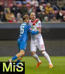 15.02.2026, Fussball 1. Bundesliga 2025/2026, 22.Spieltag, FC Augsburg - 1.FC Heidenheim, in der WWK-Arena Augsburg. v.li: Hennes Behrens (1.FC Heidenheim), Marius Wolf (FC Augsburg) 