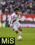 15.02.2026, Fussball 1. Bundesliga 2025/2026, 22.Spieltag, FC Augsburg - 1.FC Heidenheim, in der WWK-Arena Augsburg. Han-Noah Massengo (FC Augsburg) am Ball 