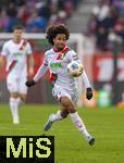 15.02.2026, Fussball 1. Bundesliga 2025/2026, 22.Spieltag, FC Augsburg - 1.FC Heidenheim, in der WWK-Arena Augsburg. Han-Noah Massengo (FC Augsburg) am Ball 