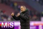 15.02.2026, Fussball 1. Bundesliga 2025/2026, 22.Spieltag, FC Augsburg - 1.FC Heidenheim, in der WWK-Arena Augsburg. Trainer Manuel Baum (FC Augsburg) winkt den Zuschauern nach dem Spiel.