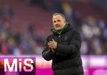 15.02.2026, Fussball 1. Bundesliga 2025/2026, 22.Spieltag, FC Augsburg - 1.FC Heidenheim, in der WWK-Arena Augsburg. Trainer Manuel Baum (FC Augsburg) winkt den Zuschauern nach dem Spiel.