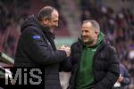 15.02.2026, Fussball 1. Bundesliga 2025/2026, 22.Spieltag, FC Augsburg - 1.FC Heidenheim, in der WWK-Arena Augsburg. v.li: Trainer Frank Schmidt (1. FC Heidenheim 1846) mit Trainer Manuel Baum (FC Augsburg) vor dem Spiel.