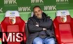 15.02.2026, Fussball 1. Bundesliga 2025/2026, 22.Spieltag, FC Augsburg - 1.FC Heidenheim, in der WWK-Arena Augsburg. Trainer Frank Schmidt (1. FC Heidenheim 1846) nachdenklich  
