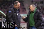 15.02.2026, Fussball 1. Bundesliga 2025/2026, 22.Spieltag, FC Augsburg - 1.FC Heidenheim, in der WWK-Arena Augsburg. v.li: Trainer Frank Schmidt (1. FC Heidenheim 1846) mit Trainer Manuel Baum (FC Augsburg) vor dem Spiel.