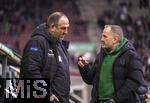 15.02.2026, Fussball 1. Bundesliga 2025/2026, 22.Spieltag, FC Augsburg - 1.FC Heidenheim, in der WWK-Arena Augsburg. v.li: Trainer Frank Schmidt (1. FC Heidenheim 1846) mit Trainer Manuel Baum (FC Augsburg) vor dem Spiel.