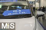 20.02.2026, Die Auto-Messe M�nchner Auto Tage 2026 in M�nchen im Messegel�nde Riem. Staunen und Testen und Kaufen, Autoh�ndler zeigen ihre neuesten Modelle. Hier ein VW ID.3