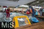 20.02.2026, Die Reise- und Freizeitmesse f.r.e.e.26 in M�nchen im Messegel�nde Riem. 
 Stand-Up-Paddle Ballsport im Indoor-Wasserbecken.