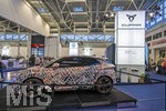 20.02.2026, Die Auto-Messe Münchner Auto Tage 2026 in München im Messegelände Riem. Staunen und Testen und Kaufen, Autohändler zeigen ihre neuesten Modelle. Hier der Messestand von Seat Cupra (Volkswagen Konzern) der kommende vollelektrische Kleinwagen Cupra Raval, hier noch in Tarnfolie. In der 2 Hälfte des Jahres 2026 wird er vorgestellt.