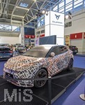 20.02.2026, Die Auto-Messe Münchner Auto Tage 2026 in München im Messegelände Riem. Staunen und Testen und Kaufen, Autohändler zeigen ihre neuesten Modelle. Hier der Messestand von Seat Cupra (Volkswagen Konzern) der kommende vollelektrische Kleinwagen Cupra Raval, hier noch in Tarnfolie. In der 2 Hälfte des Jahres 2026 wird er vorgestellt.