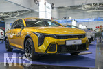 20.02.2026, Die Auto-Messe Münchner Auto Tage 2026 in München im Messegelände Riem. Staunen und Testen und Kaufen, Autohändler zeigen ihre neuesten Modelle. Hier der Messestand von KIA Motors, mit dem K4 Verbrenner