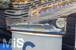 20.02.2026, Die Reise- und Freizeitmesse f.r.e.e.26 in München im Messegelände Riem. Am Stand von Costa-Cruises steht ein Modell-Schiff eines Kreuzfahrtschiffes 
 