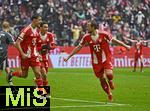 21.02.2026, Fussball Bundesliga 2025/2026, 23.Spieltag, FC Bayern M�nchen - Eintracht Frankfurt, in der Allianz-Arena M�nchen,   Torjubel nach dem 2:0 von Harry Kane (FC Bayern M�nchen) v.l. Aleksandar Pavlovic (FC Bayern M�nchen), Jamal Musiala (Bayern M�nchen) und Harry Kane (FC Bayern M�nchen) 



