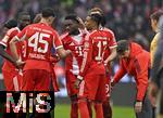 21.02.2026, Fussball Bundesliga 2025/2026, 23.Spieltag, FC Bayern M�nchen - Eintracht Frankfurt, in der Allianz-Arena M�nchen,   Alphonso Davies (FC Bayern M�nchen) ist angeschlagen und entt�uscht.


