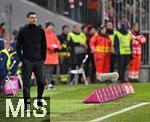 21.02.2026, Fussball Bundesliga 2025/2026, 23.Spieltag, FC Bayern M�nchen - Eintracht Frankfurt, in der Allianz-Arena M�nchen,   Trainer Albert Riera (Eintracht Frankfurt) unzufrieden.


