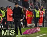 21.02.2026, Fussball Bundesliga 2025/2026, 23.Spieltag, FC Bayern M�nchen - Eintracht Frankfurt, in der Allianz-Arena M�nchen,   Trainer Albert Riera (Eintracht Frankfurt) unzufrieden.



