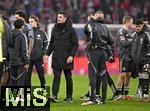 21.02.2026, Fussball Bundesliga 2025/2026, 23.Spieltag, FC Bayern M�nchen - Eintracht Frankfurt, in der Allianz-Arena M�nchen,   Trainer Albert Riera (Eintracht Frankfurt) traurig unter seinen Spieler.


