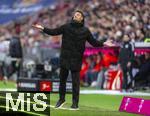 21.02.2026, Fussball Bundesliga 2025/2026, 23.Spieltag, FC Bayern München - Eintracht Frankfurt, in der Allianz-Arena München,  Trainer Albert Riera (Eintracht Frankfurt) in Rage 