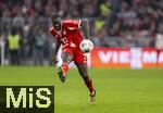 21.02.2026, Fussball Bundesliga 2025/2026, 23.Spieltag, FC Bayern München - Eintracht Frankfurt, in der Allianz-Arena München,  Dayot Upamecano (FC Bayern München) Schuss 