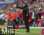 21.02.2026, Fussball Bundesliga 2025/2026, 23.Spieltag, FC Bayern München - Eintracht Frankfurt, in der Allianz-Arena München,  Trainer Albert Riera (Eintracht Frankfurt) in Rage 