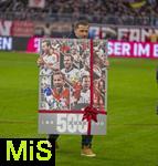 21.02.2026, Fussball Bundesliga 2025/2026, 23.Spieltag, FC Bayern München - Eintracht Frankfurt, in der Allianz-Arena München,   Sportvorstand Max Eberl (Bayern München) nach der Ehrung für Harry Kane (FC Bayern München) für 500 Tore.