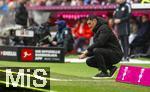 21.02.2026, Fussball Bundesliga 2025/2026, 23.Spieltag, FC Bayern München - Eintracht Frankfurt, in der Allianz-Arena München,  Trainer Albert Riera (Eintracht Frankfurt) nachdenklich  