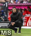 21.02.2026, Fussball Bundesliga 2025/2026, 23.Spieltag, FC Bayern München - Eintracht Frankfurt, in der Allianz-Arena München,  Trainer Albert Riera (Eintracht Frankfurt) nachdenklich  