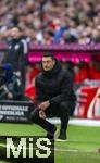 21.02.2026, Fussball Bundesliga 2025/2026, 23.Spieltag, FC Bayern München - Eintracht Frankfurt, in der Allianz-Arena München,  Trainer Albert Riera (Eintracht Frankfurt) nachdenklich 