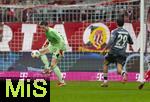 21.02.2026, Fussball Bundesliga 2025/2026, 23.Spieltag, FC Bayern München - Eintracht Frankfurt, in der Allianz-Arena München,  Torwart Jonas Urbig (FC Bayern München) am Ball 