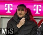 21.02.2026, Fussball Bundesliga 2025/2026, 23.Spieltag, FC Bayern München - Eintracht Frankfurt, in der Allianz-Arena München,  Trainer Albert Riera (Eintracht Frankfurt) nachdenklich 