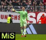 21.02.2026, Fussball Bundesliga 2025/2026, 23.Spieltag, FC Bayern München - Eintracht Frankfurt, in der Allianz-Arena München, Torwart Jonas Urbig (FC Bayern München) 