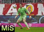 21.02.2026, Fussball Bundesliga 2025/2026, 23.Spieltag, FC Bayern München - Eintracht Frankfurt, in der Allianz-Arena München, Torwart Jonas Urbig (FC Bayern München) 