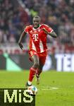 21.02.2026, Fussball Bundesliga 2025/2026, 23.Spieltag, FC Bayern München - Eintracht Frankfurt, in der Allianz-Arena München, Dayot Upamecano (FC Bayern München) am Ball 