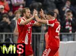 21.02.2026, Fussball Bundesliga 2025/2026, 23.Spieltag, FC Bayern München - Eintracht Frankfurt, in der Allianz-Arena München, Harry Kane (FC Bayern München) Torjubel mit Aleksandar Pavlovic (re, Bayern München)  