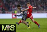 21.02.2026, Fussball Bundesliga 2025/2026, 23.Spieltag, FC Bayern München - Eintracht Frankfurt, in der Allianz-Arena München, v.li: Nathaniel Brown (Eintracht Frankfurt) gegen Joshua Kimmich (FC Bayern München) 