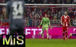21.02.2026, Fussball Bundesliga 2025/2026, 23.Spieltag, FC Bayern München - Eintracht Frankfurt, in der Allianz-Arena München, Torwart Jonas Urbig (FC Bayern München) in Rage.