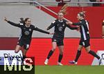 22.02.2026, Google Pixel Frauen-Fussball Bundesliga 2025/2026, 19.Spieltag, FC Bayern M�nchen - VfL Wolfsburg, im Bayern-Campus M�nchen, Torjubel der Wolfsburger v.l. Kessya Bussy, Svenja Huth (alle Wolfsburg).