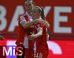 22.02.2026, Google Pixel Frauen-Fussball Bundesliga 2025/2026, 19.Spieltag, FC Bayern M�nchen - VfL Wolfsburg, im Bayern-Campus M�nchen, v.l. Klara B�hl (FC Bayern M�nchen) und Georgia Stanway (FC Bayern M�nchen) jubeln nach dem 3:1 