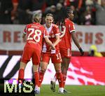 22.02.2026, Google Pixel Frauen-Fussball Bundesliga 2025/2026, 19.Spieltag, FC Bayern M�nchen - VfL Wolfsburg, im Bayern-Campus M�nchen, v.l. Barbara Dunst (FC Bayern M�nchen) und Klara B�hl (FC Bayern M�nchen) jubeln.