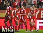 22.02.2026, Google Pixel Frauen-Fussball Bundesliga 2025/2026, 19.Spieltag, FC Bayern M�nchen - VfL Wolfsburg, im Bayern-Campus M�nchen, v.l. Edna Imade (FC Bayern M�nchen), Bernadette Amani (FC Bayern M�nchen) , Momoko Tanikawa (FC Bayern M�nchen) Georgia Stanway (FC Bayern M�nchen) und Klara B�hl (FC Bayern M�nchen) jubeln