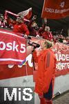 22.02.2026, Google Pixel Frauen-Fussball Bundesliga 2025/2026, 19.Spieltag, FC Bayern M�nchen - VfL Wolfsburg, im Bayern-Campus M�nchen, Franziska Kett (FC Bayern M�nchen)  bei den Fans mit Megafon