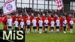 22.02.2026, Google Pixel Frauen-Fussball Bundesliga 2025/2026, 19.Spieltag, FC Bayern München - VfL Wolfsburg, im Bayern-Campus München, Einlauf der Mannschaften mit der Einlaufeskorte, diesmal sind es 22 Mädchen von der Organisation Mädchen an den Ball aus München. Torhüterin Ena Mahmutovic (FC Bayern München), Glodis Perla Viggosdottir (FC Bayern München), Magdalena Eriksson (FC Bayern München), Giulia Gwinn (FC Bayern München), Jovana Damnjanovic (FC Bayern München), Linda Dallmann (FC Bayern München), Klara Bühl (FC Bayern München), Momoko Tanikawa (FC Bayern München), Franziska Kett (FC Bayern München), Pernille Harder (FC Bayern München), Georgia Stanway (FC Bayern München) 